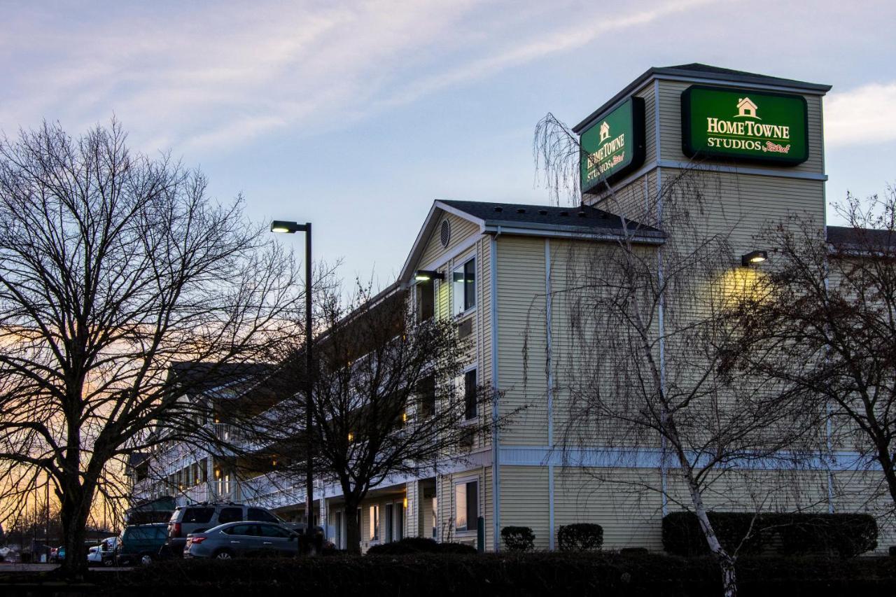 Hometowne By Red Roof Salem, Or Motel
