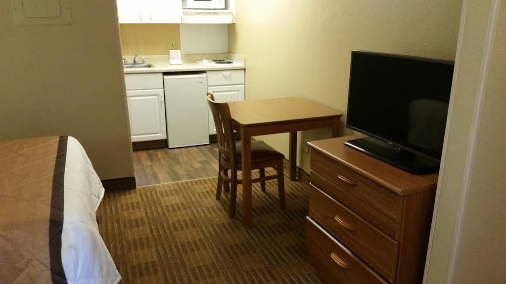 Motel Hometowne By Red Roof Salem, Or 2*